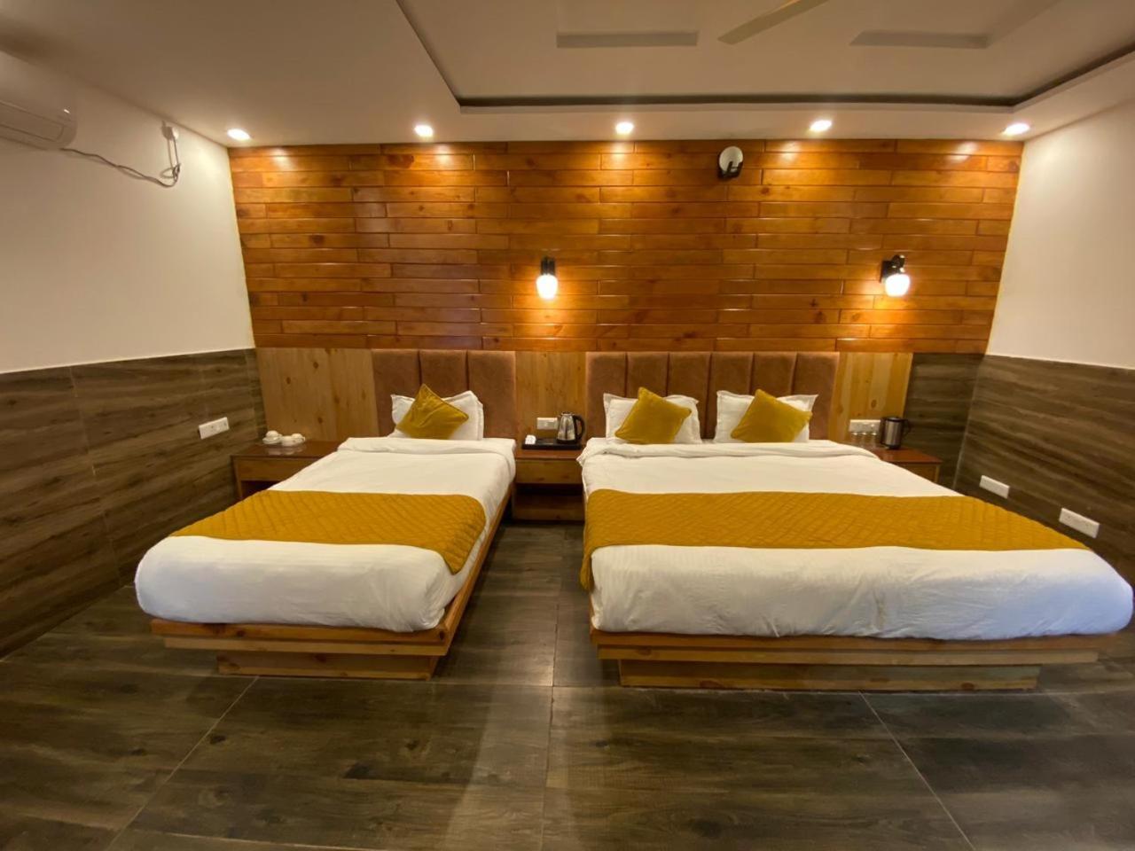 The Aesthetic Hotel & Restaurant Бхимтал Экстерьер фото