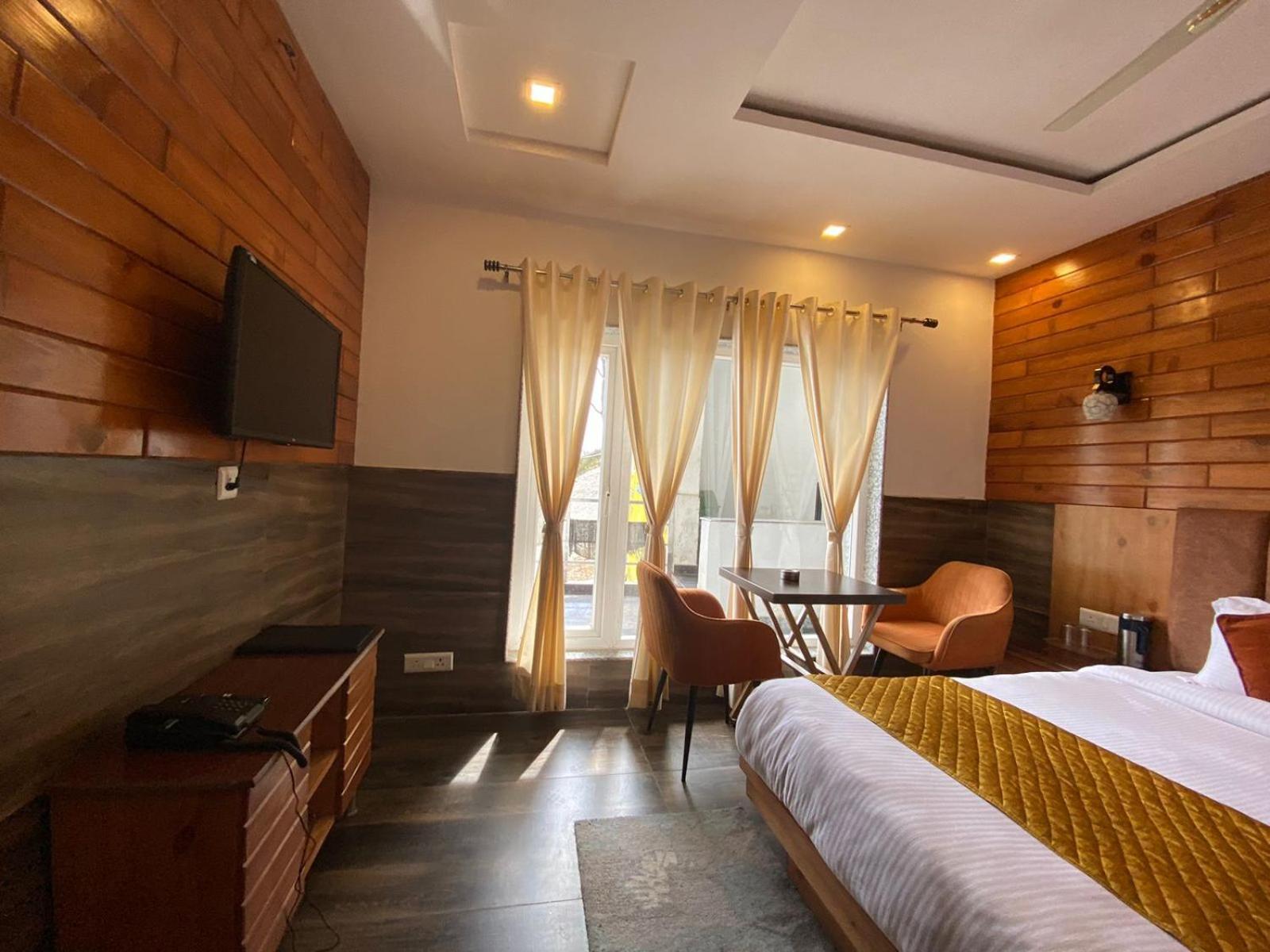 The Aesthetic Hotel & Restaurant Бхимтал Экстерьер фото