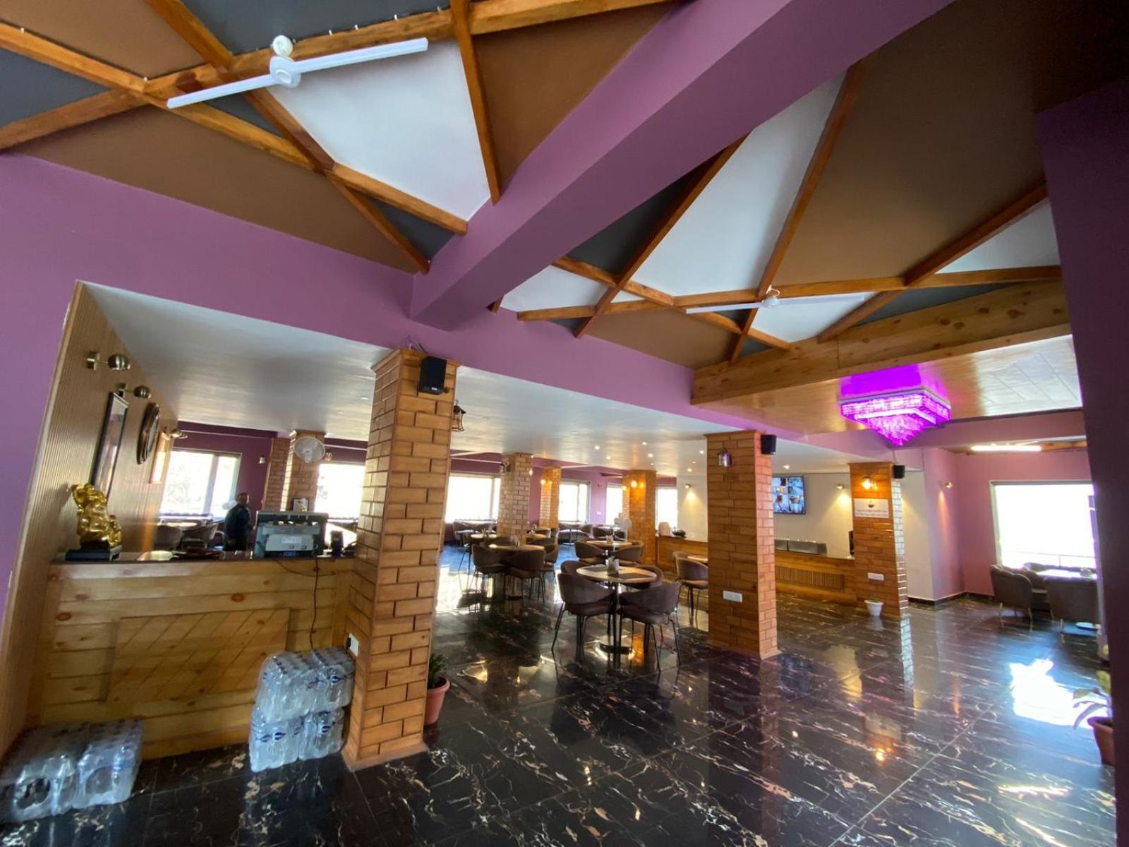 The Aesthetic Hotel & Restaurant Бхимтал Экстерьер фото