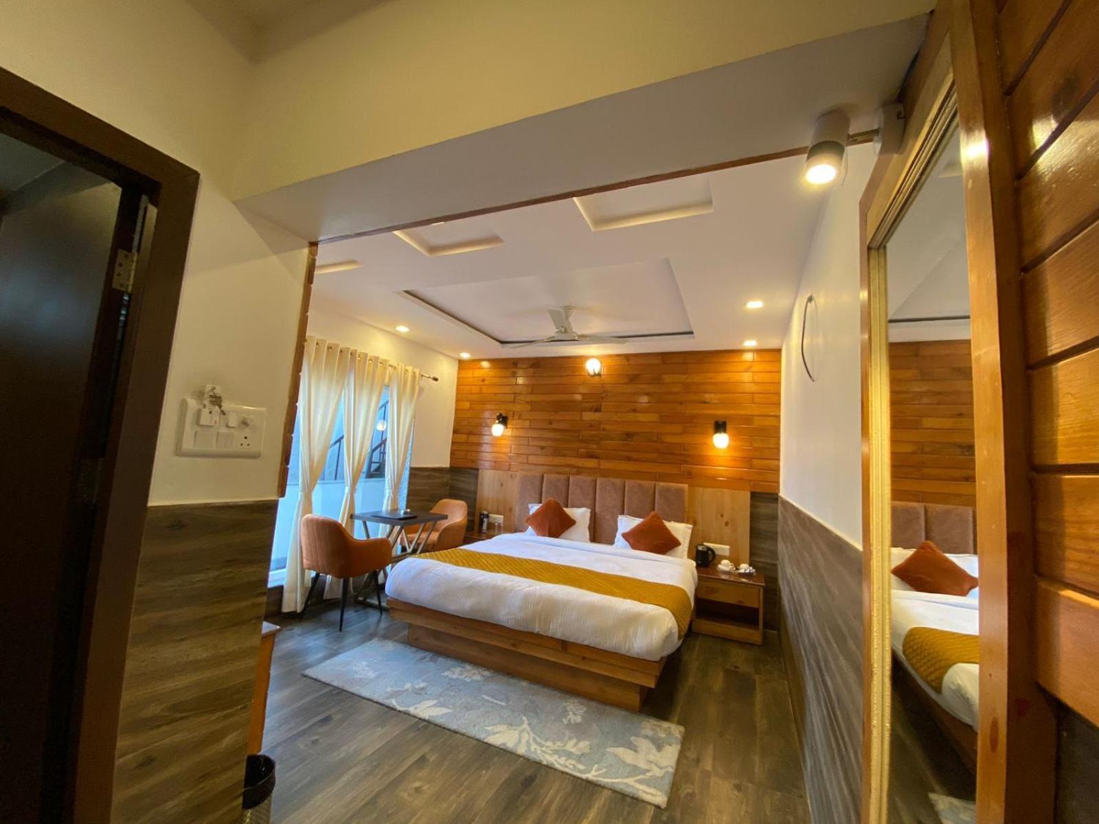 The Aesthetic Hotel & Restaurant Бхимтал Экстерьер фото