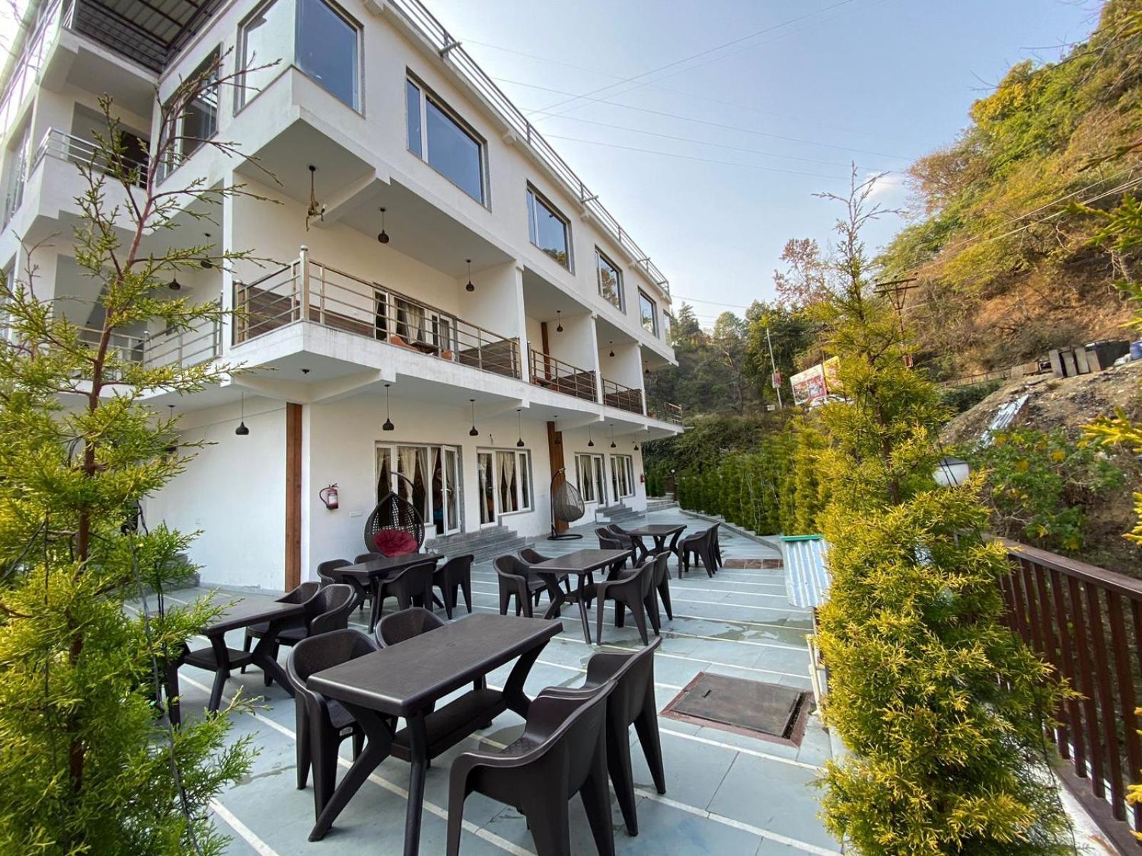 The Aesthetic Hotel & Restaurant Бхимтал Экстерьер фото