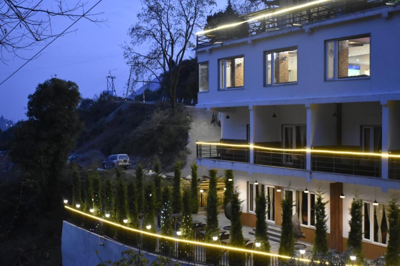 The Aesthetic Hotel & Restaurant Бхимтал Экстерьер фото